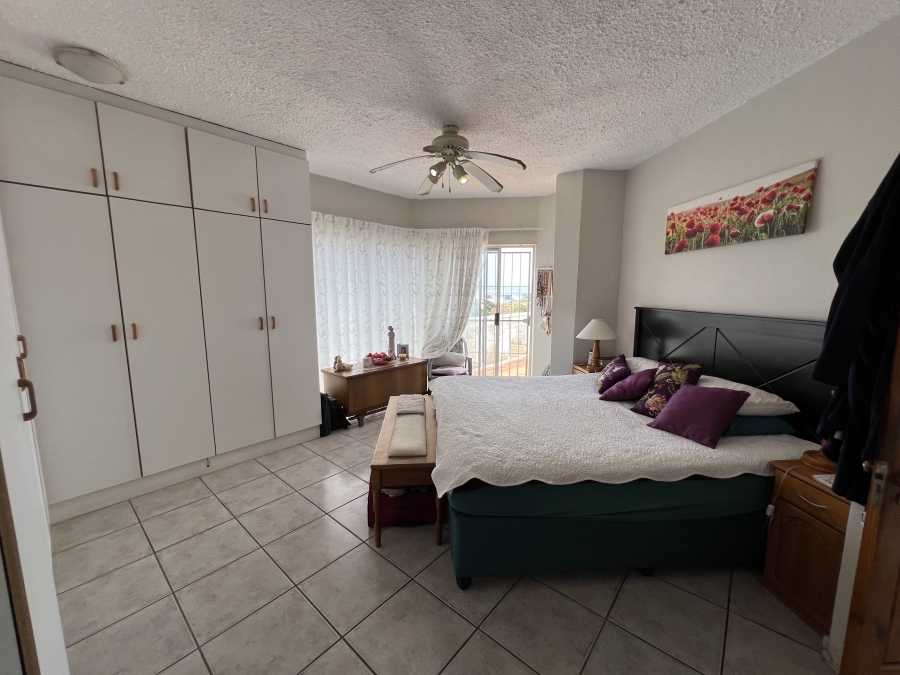 5 Bedroom Property for Sale in Wavecrest Eastern Cape